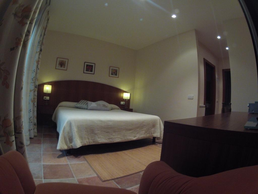 Mas Duc Guest House Brunyola Rom bilde